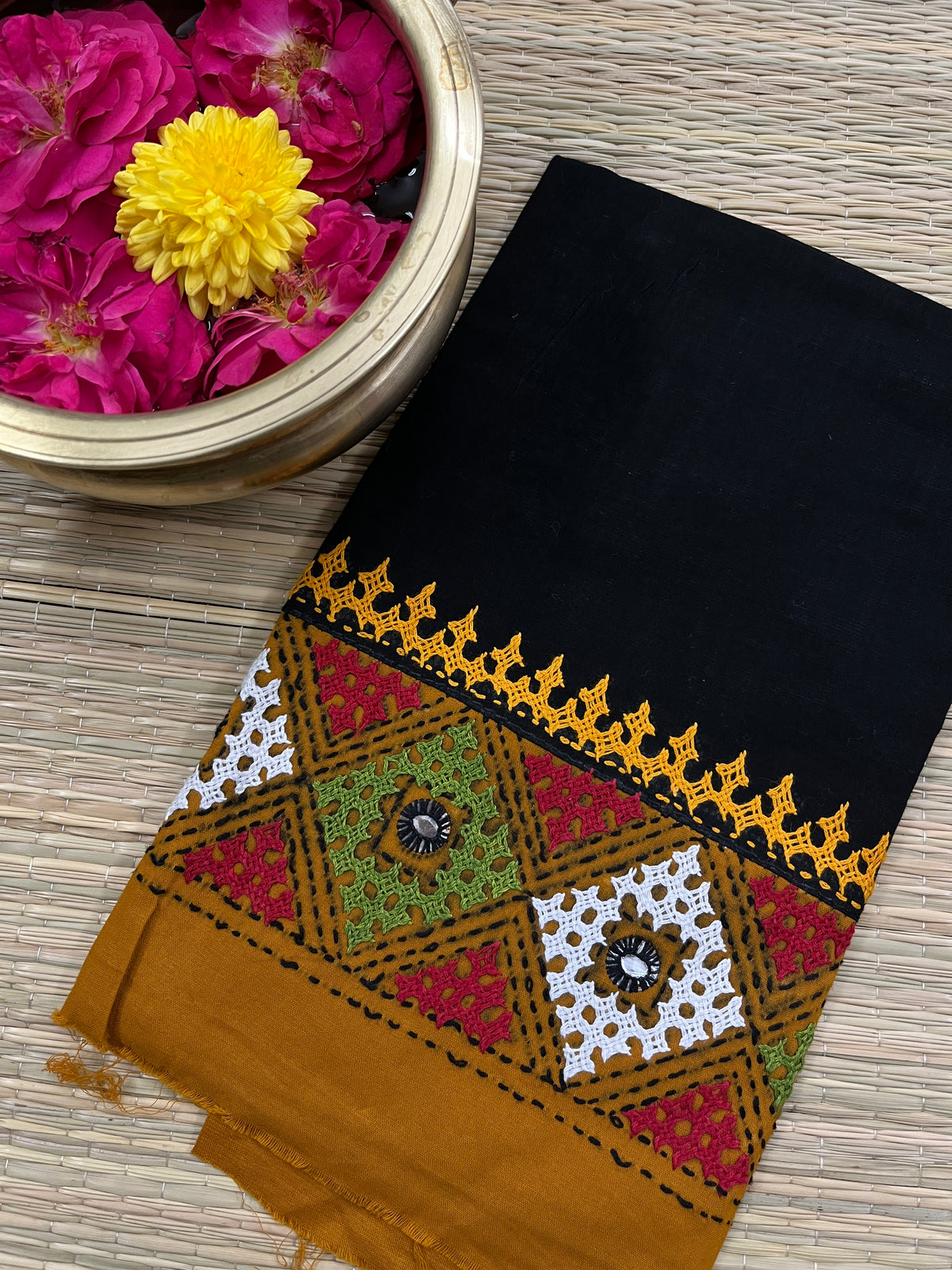 DKUBP21 Dual Color Kutchwork Blouse Piece