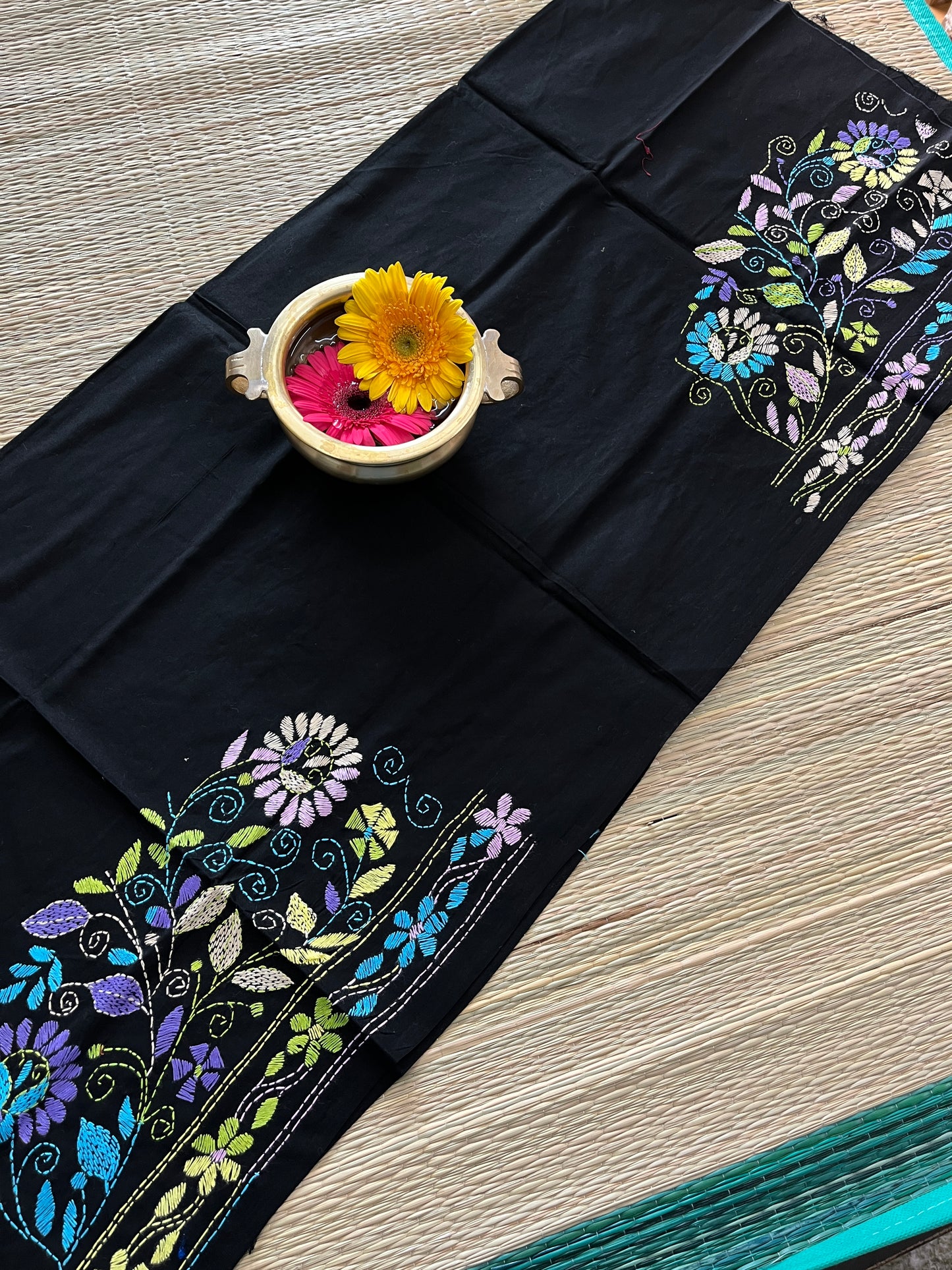DKBP4 Designer Kanthawork Blouse Piece
