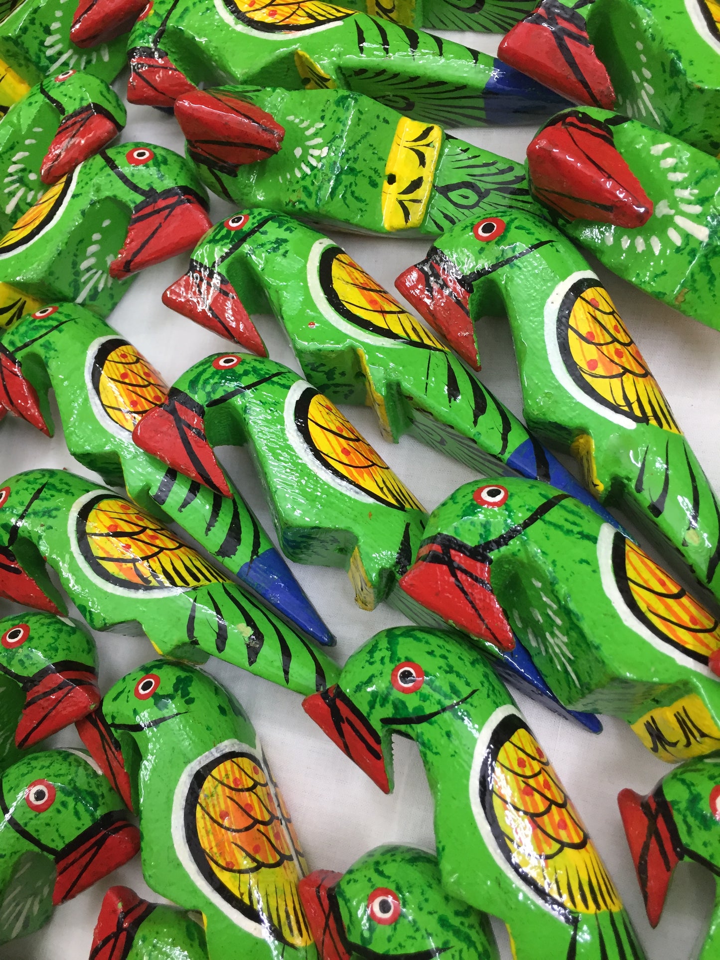 Jumbo Parrot Buttons