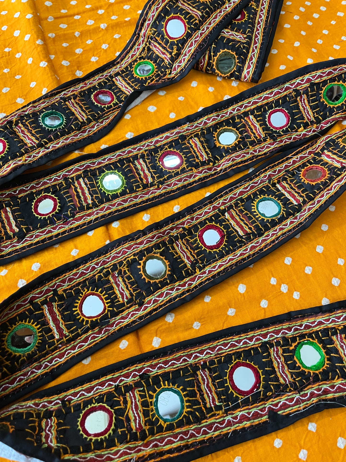 KB94 Banjara Mirror Border