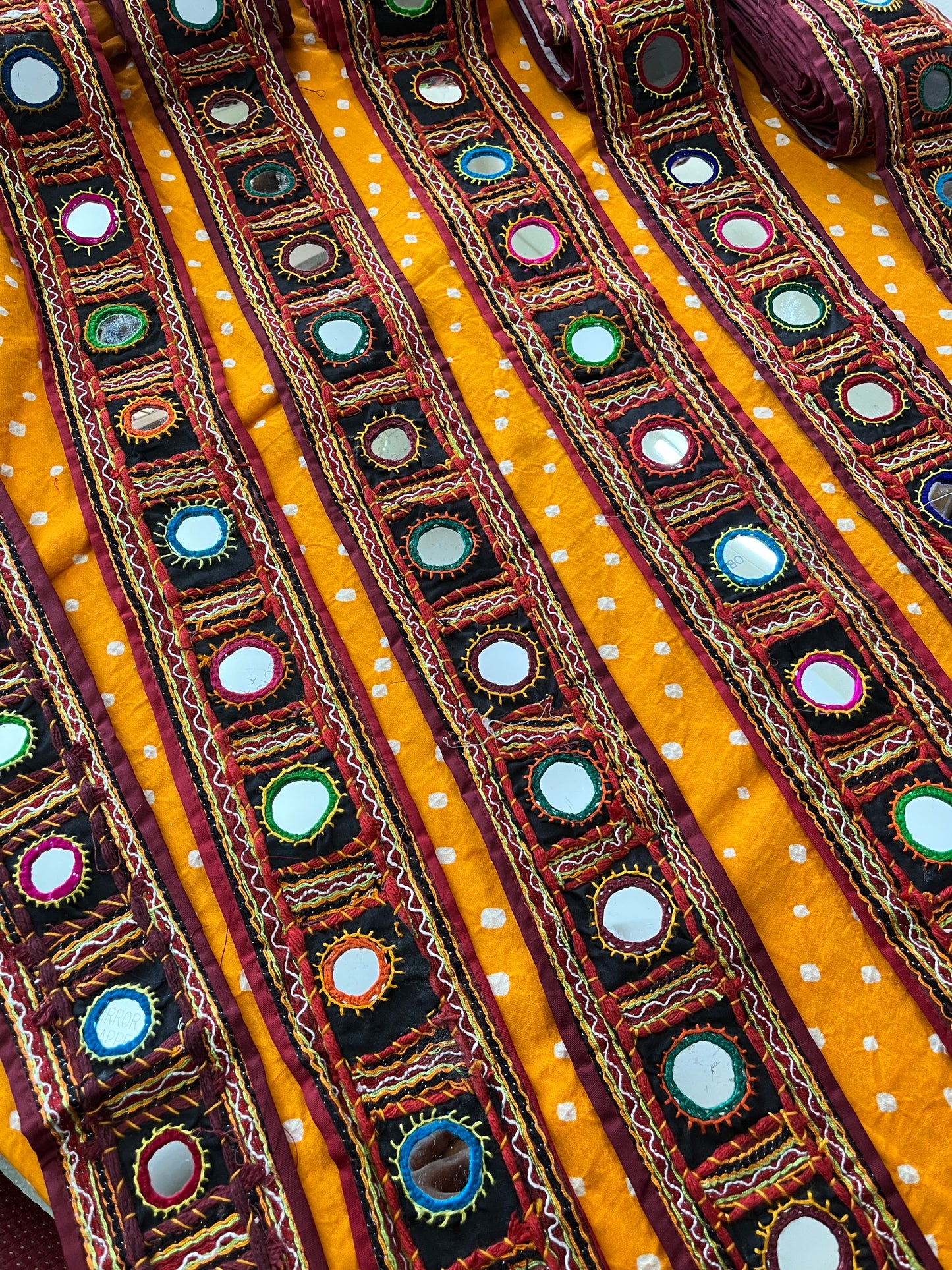 KB95 Banjara Mirror Border