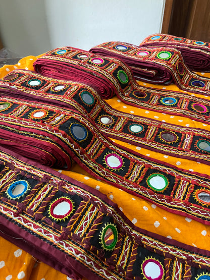 KB95 Banjara Mirror Border