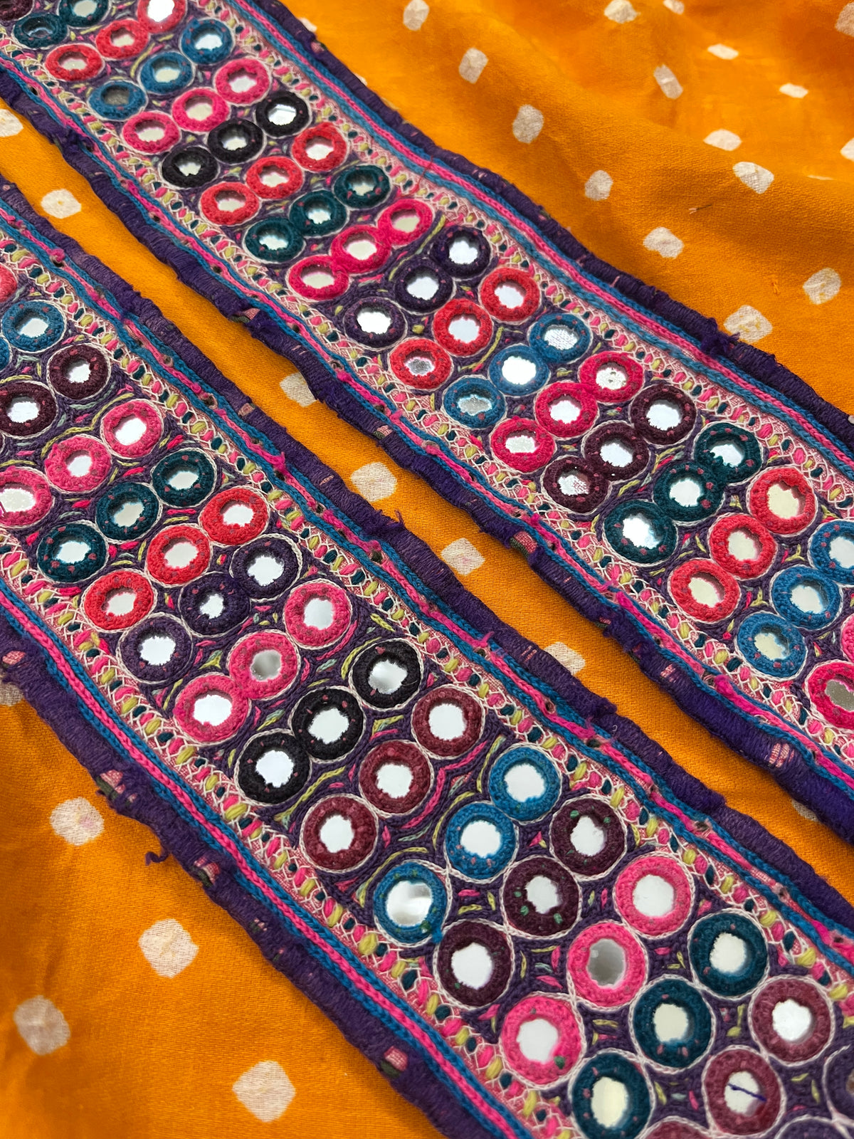 KB9 Banjara Mirror Border