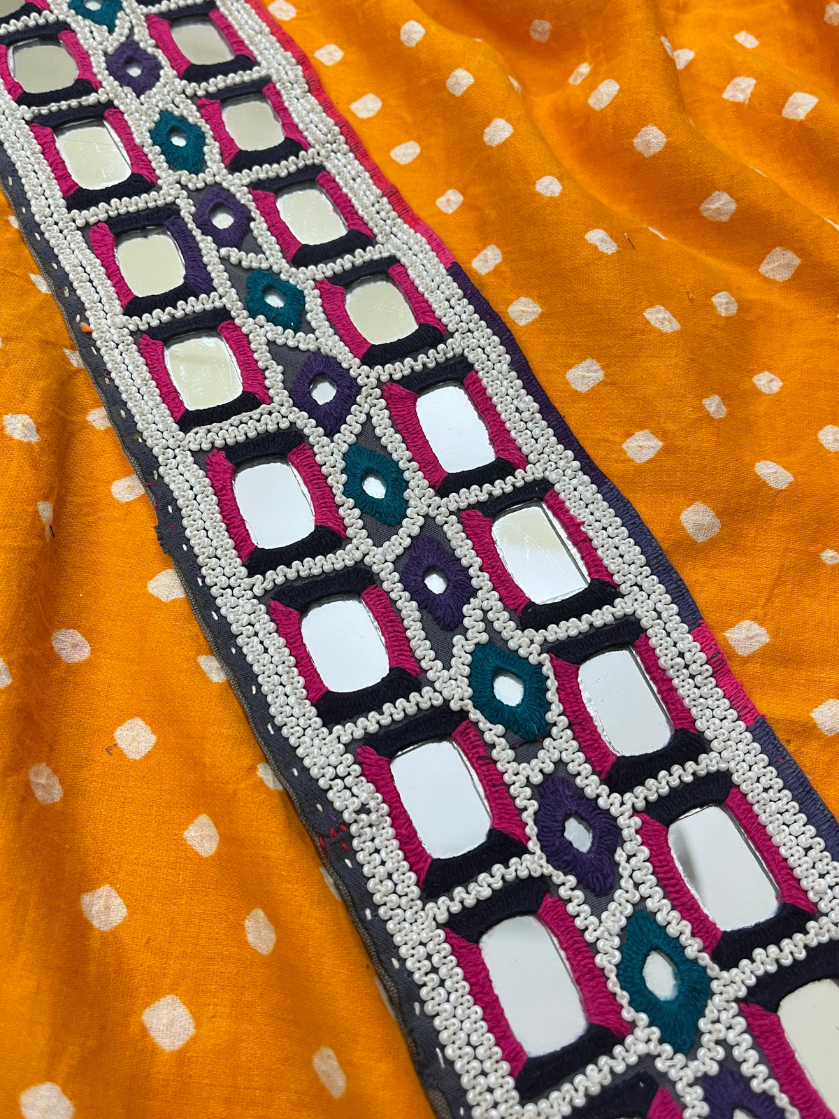 KB14 Banjara Mirror Border