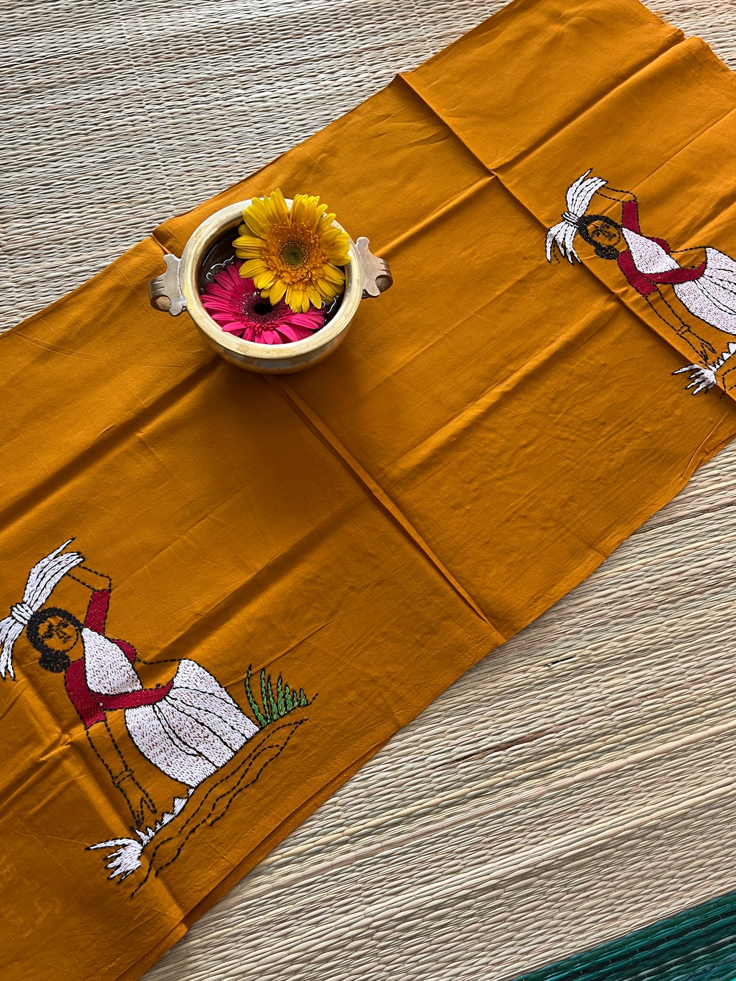 DKBP3 Designer Kanthawork Blouse Piece