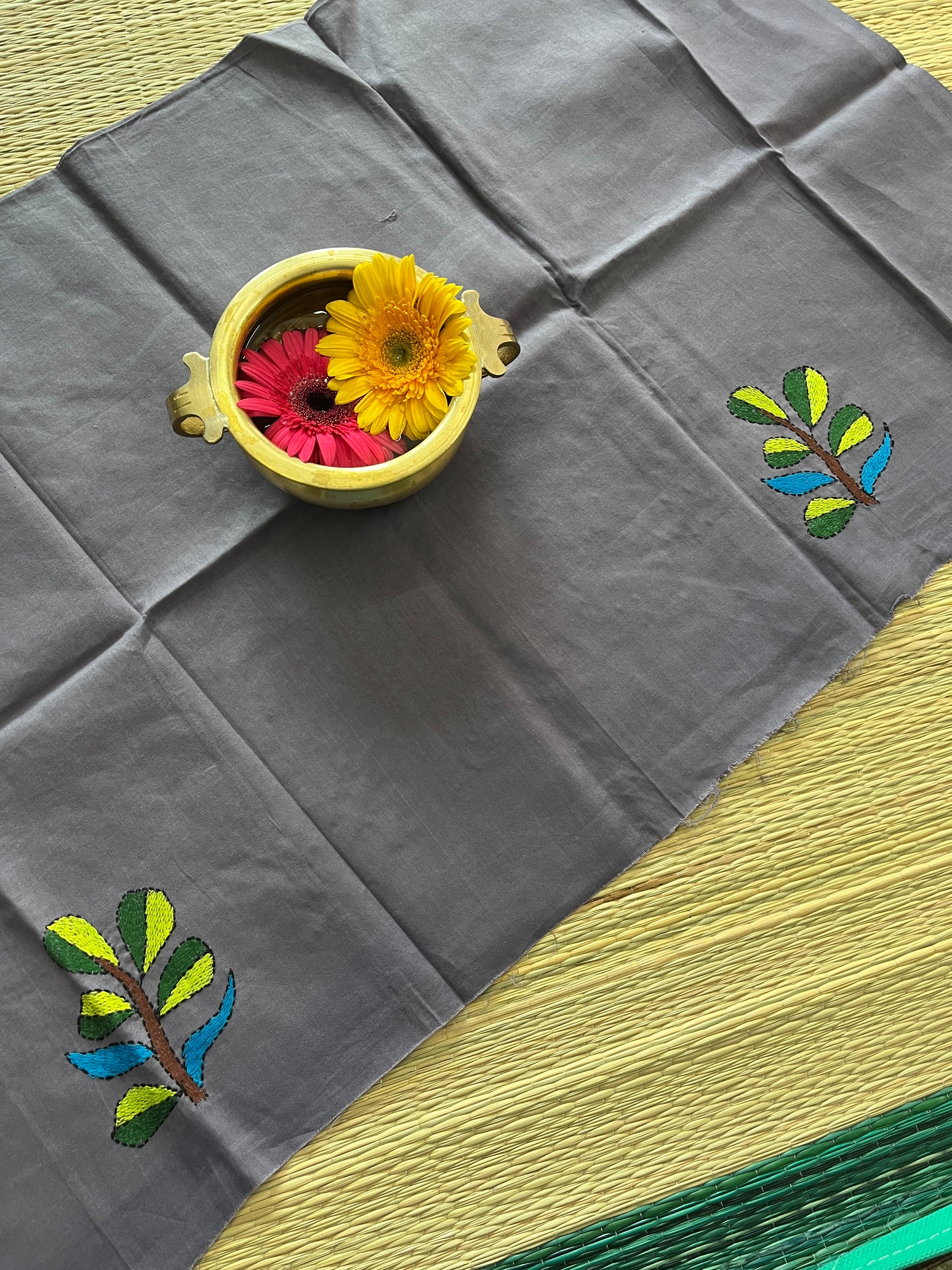 DKBP27 Designer Kanthawork Blouse Piece