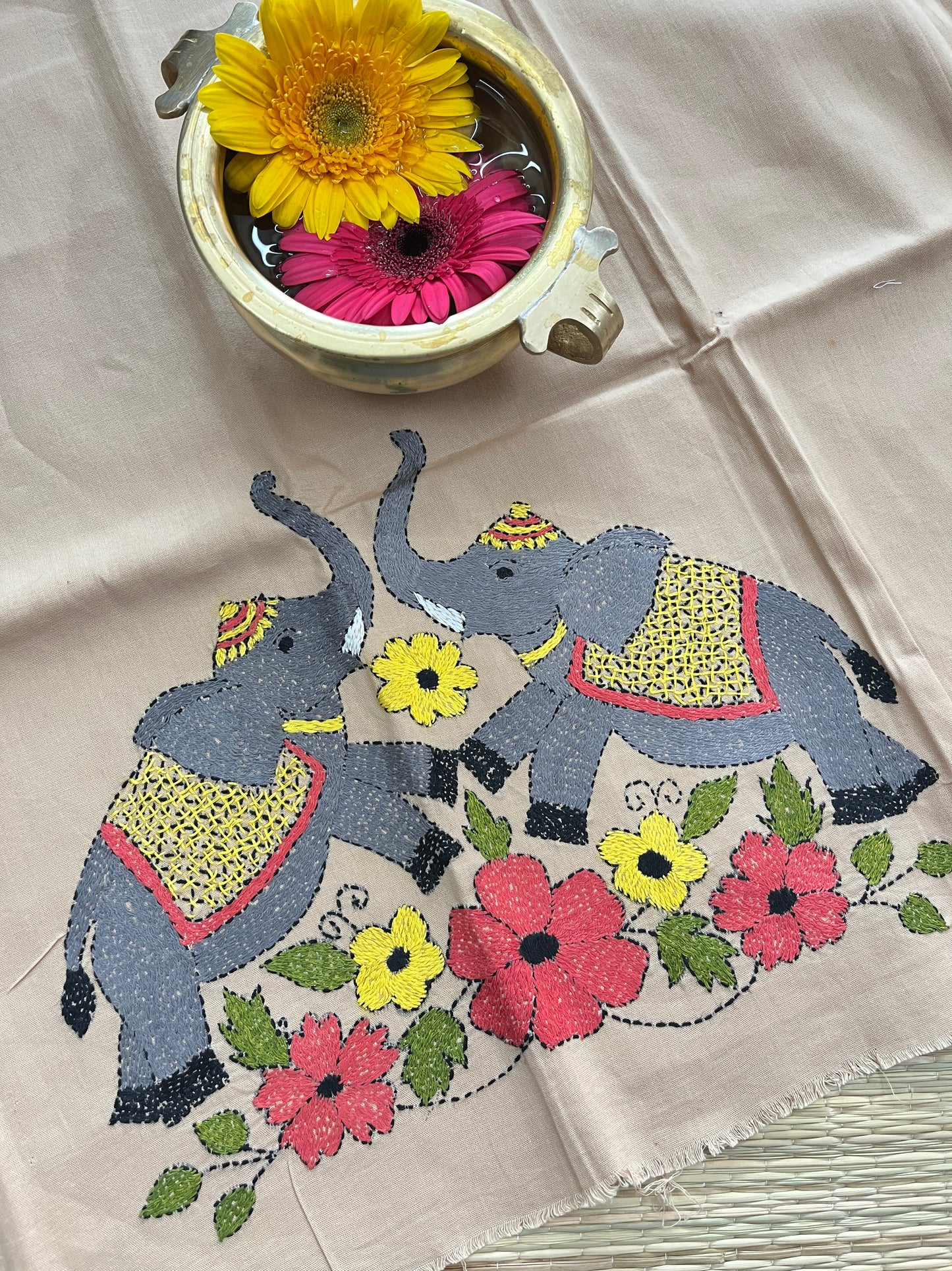 DKBP37 Designer Kanthawork Blouse Piece